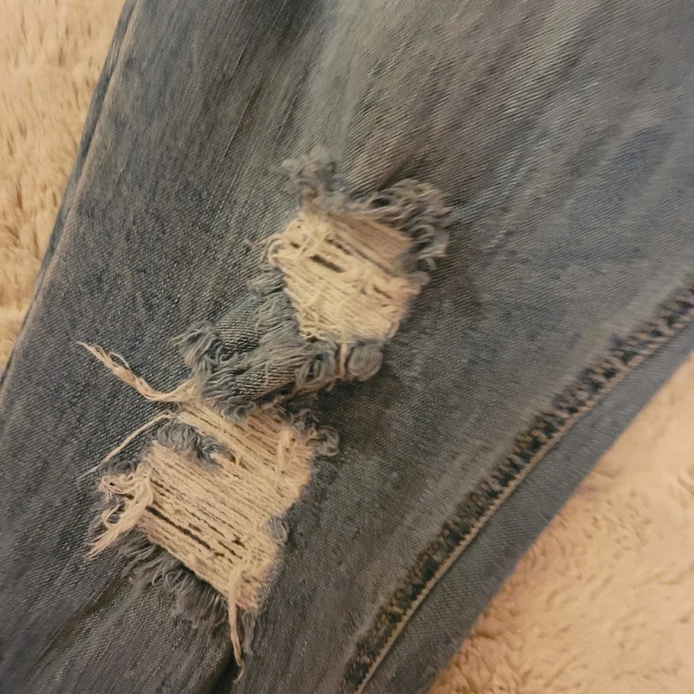 Old Navy Distressed Boyfriend Jeans - Picture 4 of 8